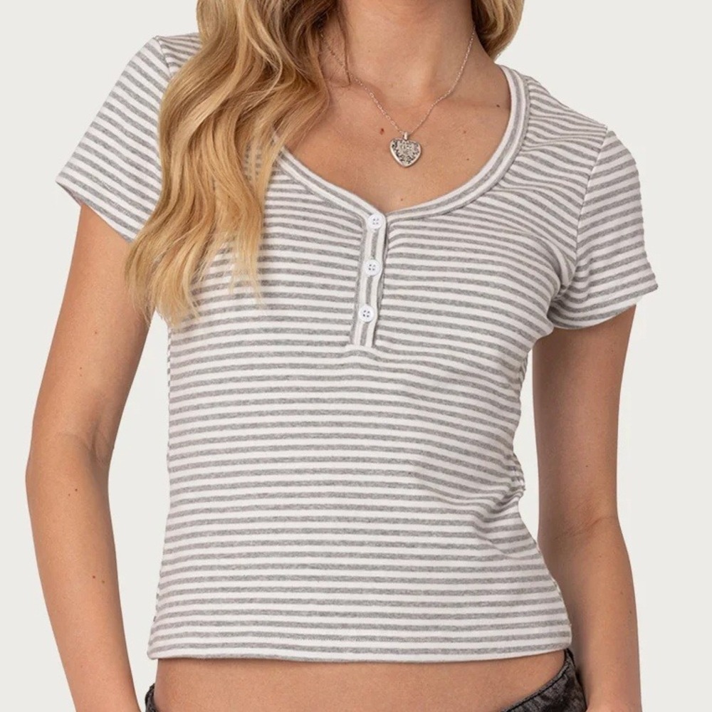 Edikted Women's Grey White Striped Short Sleeve Henley Scoop Neck Top Size Small